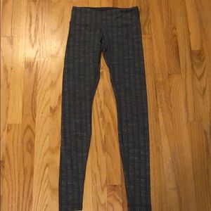 Lululemon size 4 Grey Zigzag Wunder Under Legging